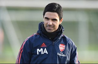 Mới dẫn dắt Arsenal, Mikel Arteta đã gặp chuyện khó xử