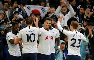 Sao MU đi vào lịch sử Premier League với kỷ lục… oái oăm