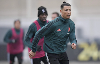 CR7 chào năm mới với kiểu đầu hài hước