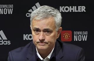 VIDEO: Mourinho thừa nhận thất bại nhưng không quên chỉ trích lối chơi của MU