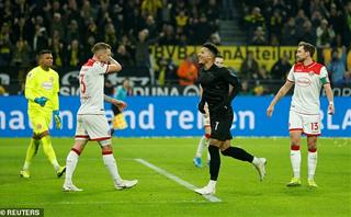 Dortmund 5-0 Dusseldorf: Reus vs Sancho rực sáng, Dortmund bay vào Top 3