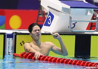 VIDEO: Kình ngư 16 tuổi Trần Hưng Nguyên phá kỷ lục SEA Games nội dung 400m hỗn hợp nam