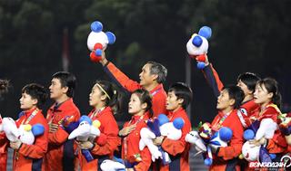 ẢNH: Các tuyển nữ Việt Nam nhí nhảnh ăn mừng tấm HCV SEA Games 30
