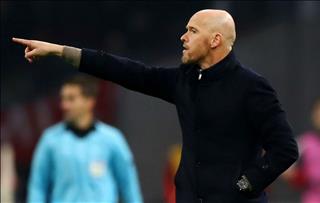 HLV Ajax suy sụp khi bị VAR khước từ bàn thắng