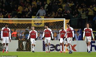 Arsenal thua nhục: Kế hoạch giải nghệ lý tưởng nào cho Petr Cech?