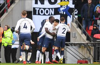 Tottenham vượt khó trước Newcastle: Benitez buồn, Solskjaer cũng chẳng thể vui