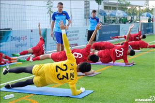 VIDEO: Nắng như đổ lửa, buổi tập của U22 Việt Nam vẫn tràn ngập tiếng cười