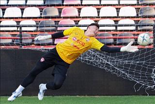 VIDEO: Biểu cảm thú vị của Đặng Văn Lâm trong buổi chụp ảnh quảng bá cho Muangthong