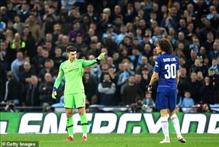 Ballack cảm thấy xấu hổ thay cho Kepa và Chelsea