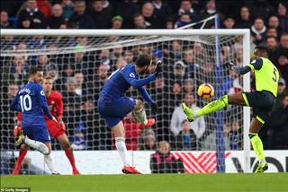 Chelsea hủy diệt Huddersfield, HLV Sarri phản ứng thế nào?