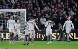 Liverpool sa lầy ở London: Cố nhân và màn tiếp tay cho Man City