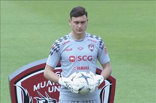 Thủ môn Đặng Văn Lâm mang áo số 1 ở Muangthong United