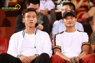 Trọng Hoàng tươi rói trên khán đài trong ngày gặp lại đội bóng cũ
