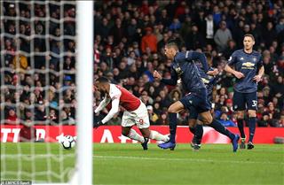 Đồng tình với Solskjaer, sao MU chỉ trích trọng tài sau trận thua Arsenal