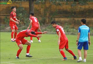 Chùm ảnh: Hà Đức Chinh pha trò trong ngày U23 Việt Nam thiếu quân