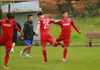 Chùm ảnh: ĐT U23 Việt Nam được an ủi trong ngày Đình Trọng chấn thương
