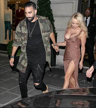 Trung vệ Rami nối lại tình yêu với máy bay hơn 18 tuổi