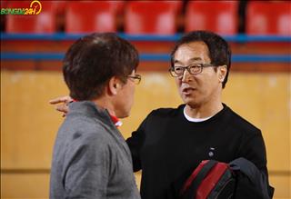 Nhà cầm quân Hàn Quốc đầu tiên chính thức mất việc tại Việt Nam