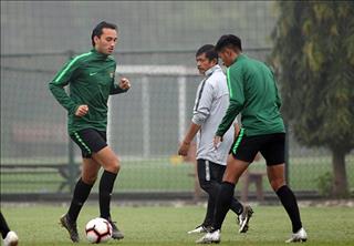 Sang Việt Nam, U23 Indonesia lao vào tập luyện từ sáng sớm