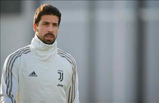 Chây ì không rời Juventus, Khedira bị loại khỏi đội hình dự C1