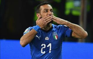 Lão tướng Quagliarella nói gì sau cú đúp lịch sử cho Italia?