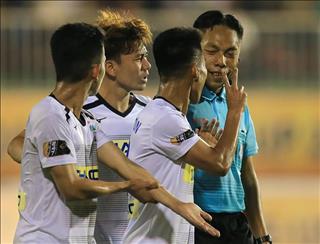 VIDEO: Xem lại 2 tình huống HAGL đòi 11m ở trận thua Sài Gòn