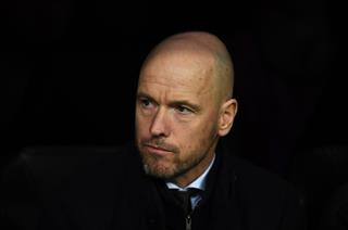 HLV Erik ten Hag động viên Ronaldo trước trận gặp Omonia Nicosia