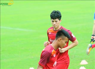 Chùm ảnh: Trở về từ Hàn Quốc, Đình Trọng lập tức tập luyện cùng U23 Việt Nam