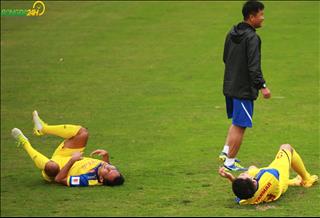 Chùm ảnh: Cầu thủ U23 Việt Nam đổ gục ra sân sau màn chống đẩy của HLV Park Hang Seo