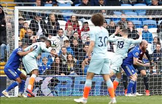 Chelsea thắng nhọc nhằn Cardiff: Ngược dòng trong cơn giận dữ…