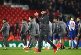 Liverpool đặt một chân vào bán kết, Klopp... xin lỗi học trò