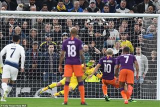 Man City gục ngã trước Tottenham: Ăn 4 không dễ đâu, Pep!