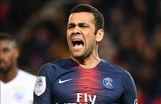 Dani Alves bày tỏ khả năng gia nhập Premier League