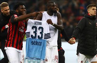 Ăn mừng quá khích, cặp sao Milan phải lên tiếng xin lỗi