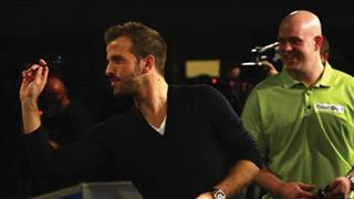Cựu tiền vệ Van der Vaart chuyển sang thi đấu phi tiêu chuyên nghiệp
