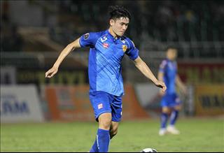 VIDEO: Tấn Sinh dứt điểm vô duyên đến khó tin trước khung thành trống Sài Gòn FC