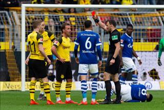Dortmund 2-4 Schalke: Thua derby vùng Ruhr, Dortmund gần tan mộng vô địch