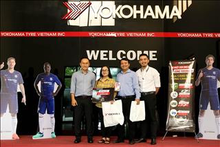 Khách hàng vỡ òa hạnh phúc khi nhận được quà tặng đặc biệt từ Yokohama