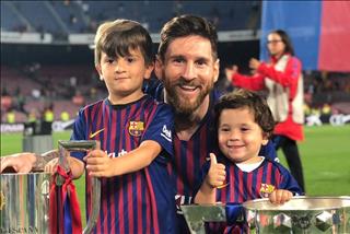 Messi bị con trai trêu ngươi về hai thảm bại đáng quên