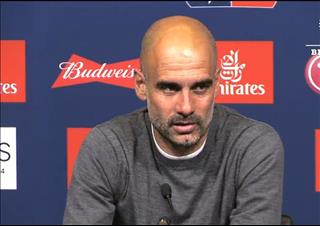 VIDEO: Man City ăn ba lịch sử, Pep Guardiola vẫn nổi đóa vì bị hỏi xoáy