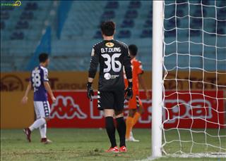 Pha cản phá của Bùi Tiến Dũng vào tốp 5 pha cứu thua vòng 10 V-League 2019