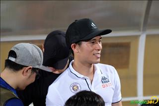 Trong niềm vui chiến thắng, Đình Trọng không quên cảm ơn đồng đội