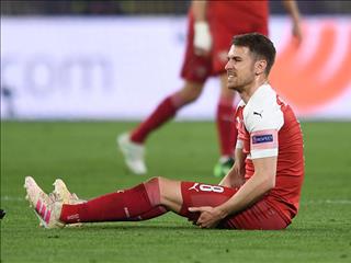 Emery trách móc học trò Arsenal vì cố quá thành quá cố