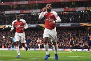 Người hùng Lacazette nói gì sau cú đúp trước Valencia?
