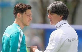 HLV ĐT Đức: ‘Ozil không còn liên quan đến tôi’