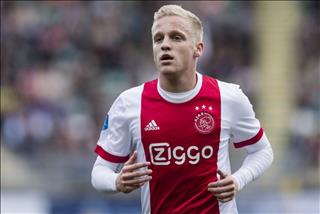 Bất chấp liên hệ với Real Madrid, Van de Beek vẫn ra sân cho Ajax