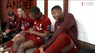 VIDEO: Phòng thay đồ Liverpool tưng bừng sau chiến thắng lịch sử