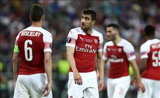 Arsenal đang chìm trong hỗn loạn với những câu hỏi không lời đáp