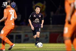 Buriram 5-0 Rayong: Xuân Trường ngồi ngoài trong chiến thắng đậm của Buriram