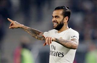 Không phải Arsenal và Man City, Dani Alves chọn ‘tí hon’ làm bến đỗ